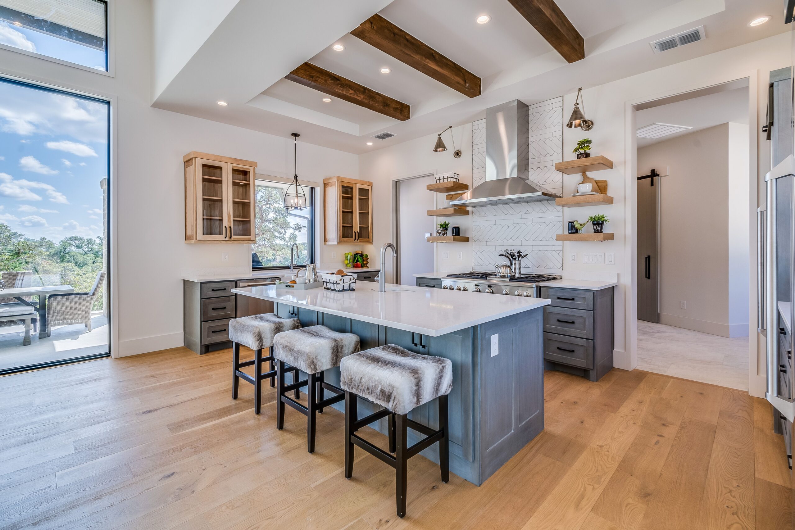 10 Creative Ideas for Stylish Kitchen Floor Tiles