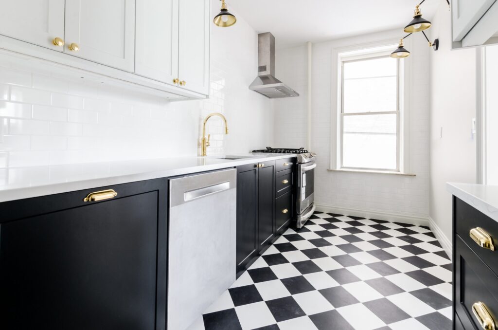 DIY vs. Professional Texas Floors Installation: Which is the Best Choice? 1 DIY vs. Professional Texas Floors Installation: Which is the Best Choice?